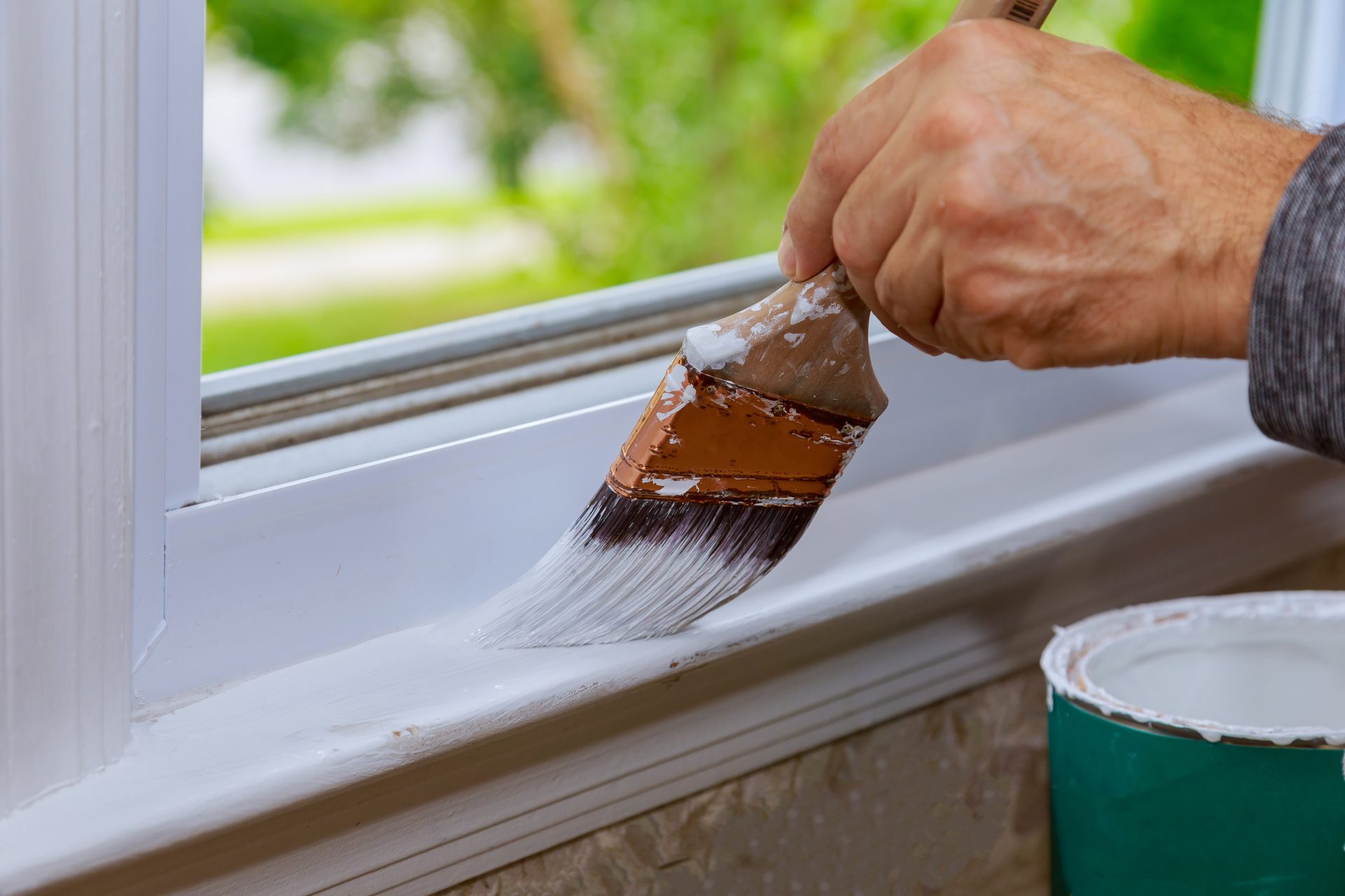 painting-a-wooden-window-paint-with-paintbrush-whi-2022-11-12-11-02-43-utc