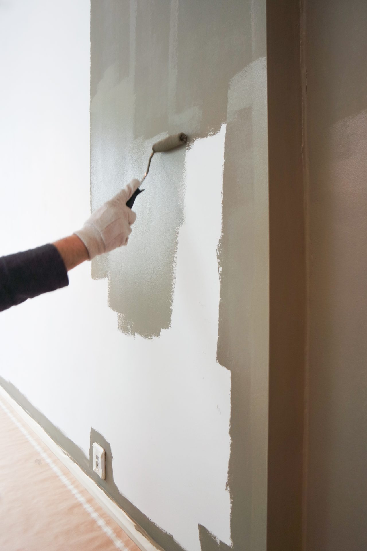 painting-the-wall-home-renovation-new-home-2022-11-09-18-50-59-utc